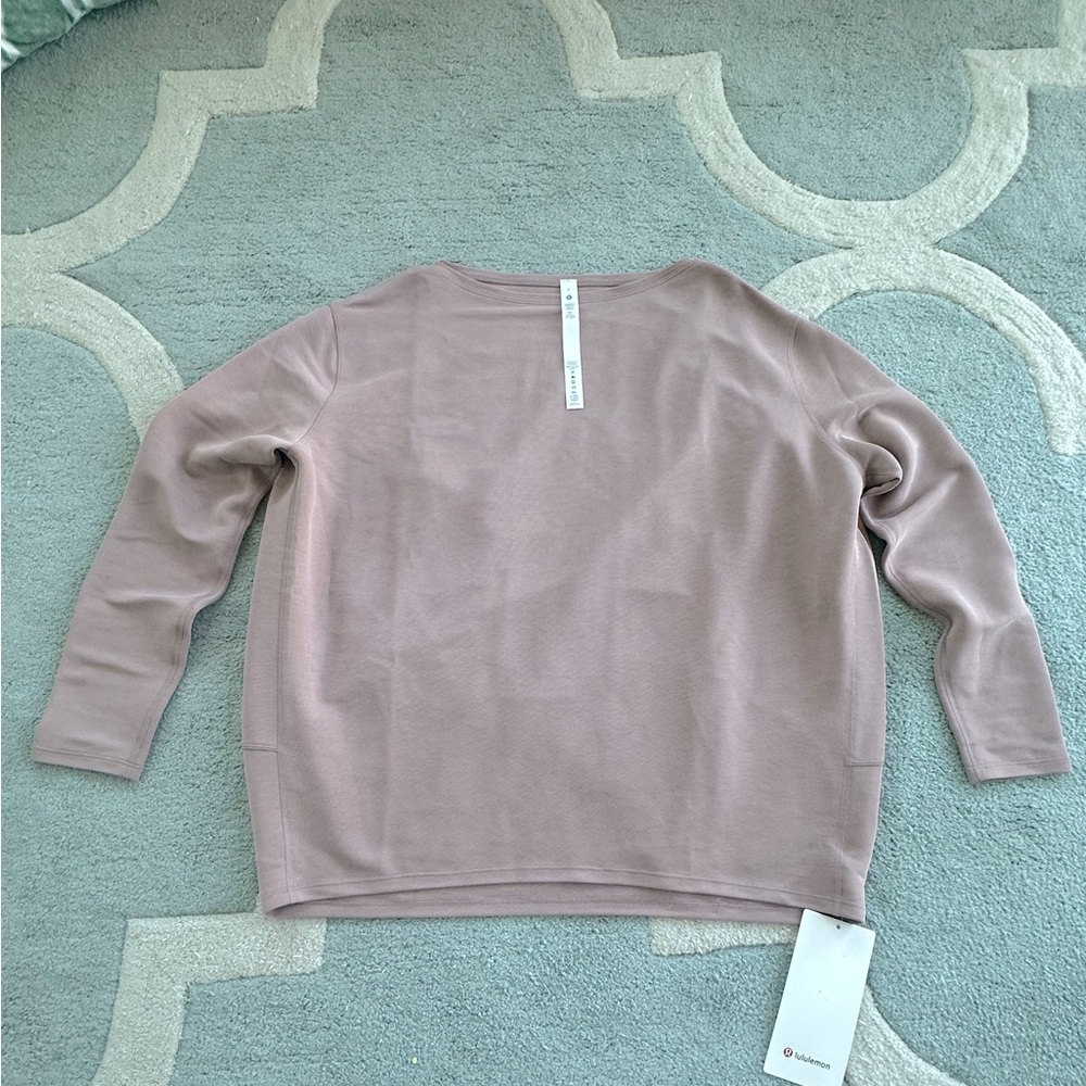 NWT!! Lululemon Long Sleeved Shirt🤩